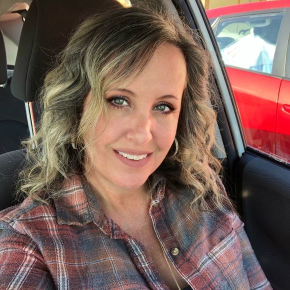 Meet your Posher, Sharon - Picture 1 of 1